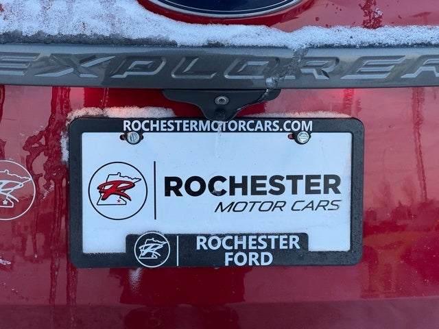 2017 Ford Explorer XLT w/ Twin Panel Moonroof + Tow Package