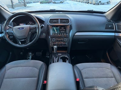 2017 Ford Explorer XLT w/ Twin Panel Moonroof + Tow Package