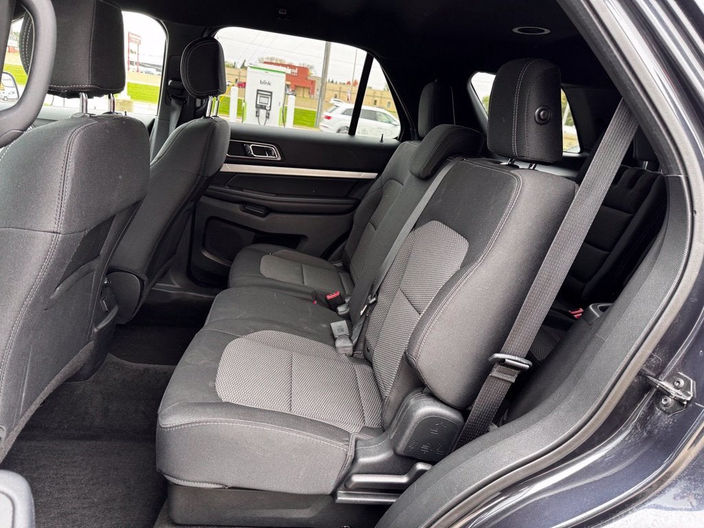 2017 Ford Explorer XLT w/Heated Steering Wheel + Tow Pkg