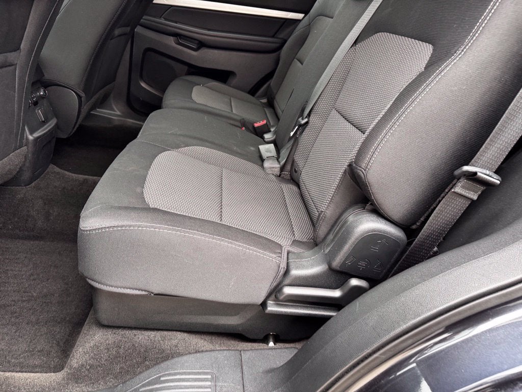 2017 Ford Explorer XLT w/Heated Steering Wheel + Tow Pkg