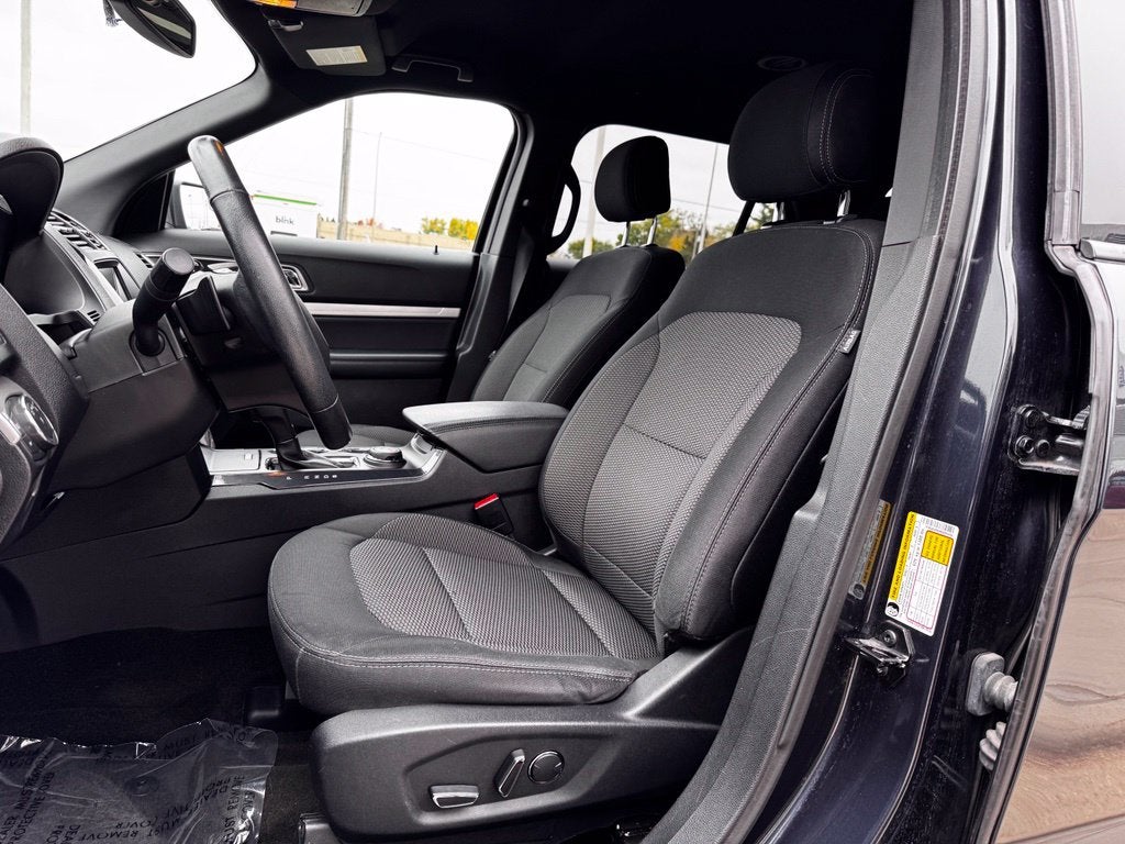 2017 Ford Explorer XLT w/Heated Steering Wheel + Tow Pkg