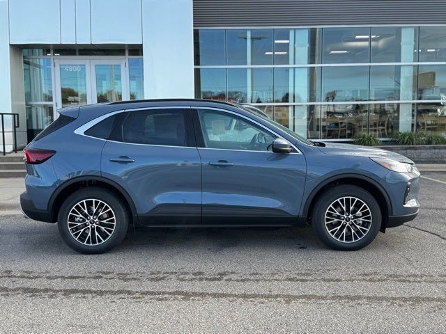 2026 Ford Escape Plug-In Hybrid Base w/ Tow Pkg & Panoramic Roof