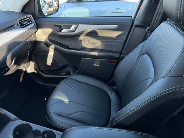 2026 Ford Escape Plug-In Hybrid Base w/ Tech Pkg & Tow Pkg