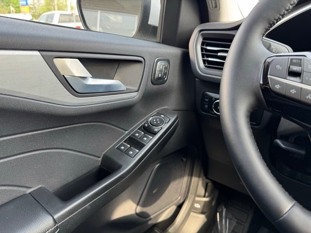 2025 Ford Escape Plug-In Hybrid Base w/ Panoramic Vista Roof + 360 Camera