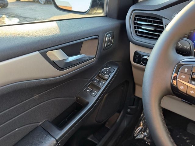 2022 Ford Escape SEL w/ Panoramic Moonroof + Trailer Tow Package