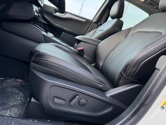 2026 Ford Escape Hybrid Platinum