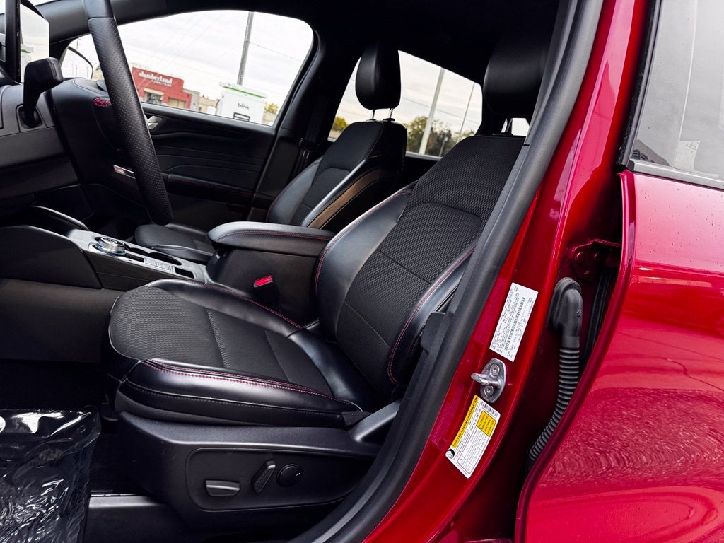 2024 Ford Escape ST-Line w/Heated Steering Wheel + Adaptive Cruise