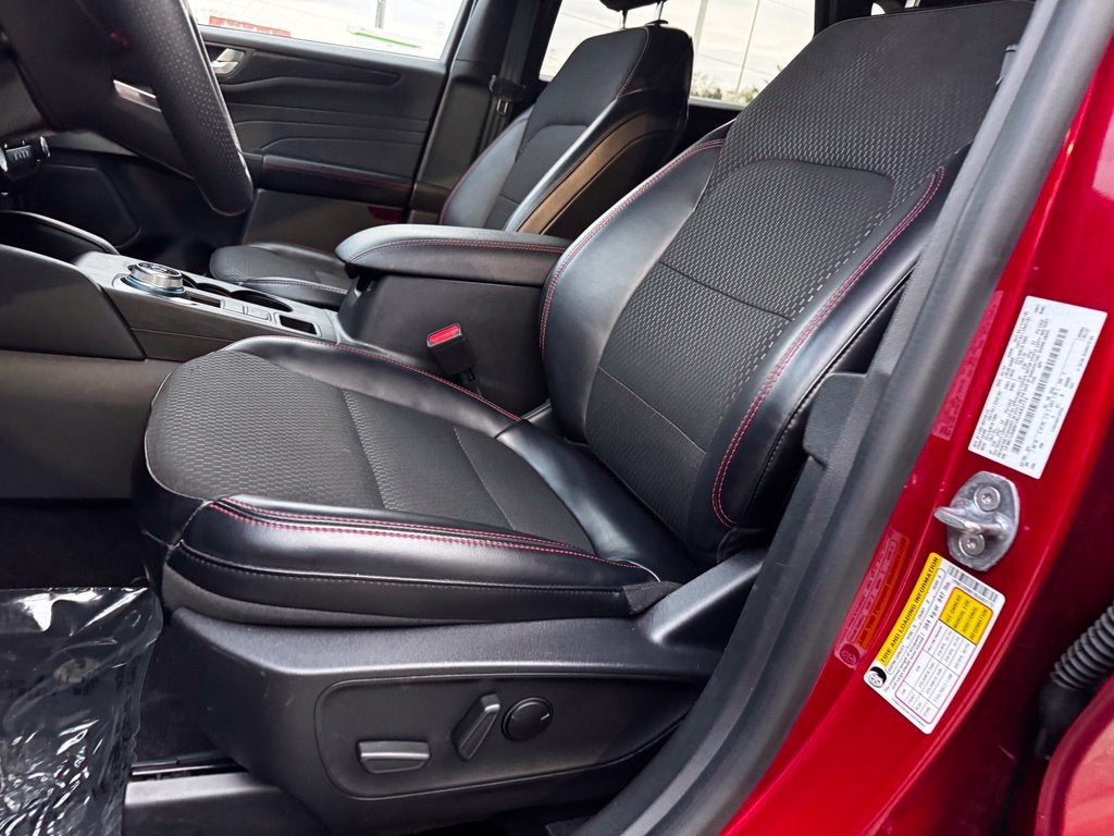 2024 Ford Escape ST-Line w/Heated Steering Wheel + Adaptive Cruise