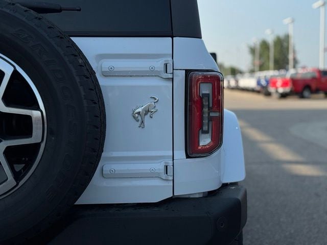 2026 Ford Bronco Outer Banks w/Sinister Bronze Pkg