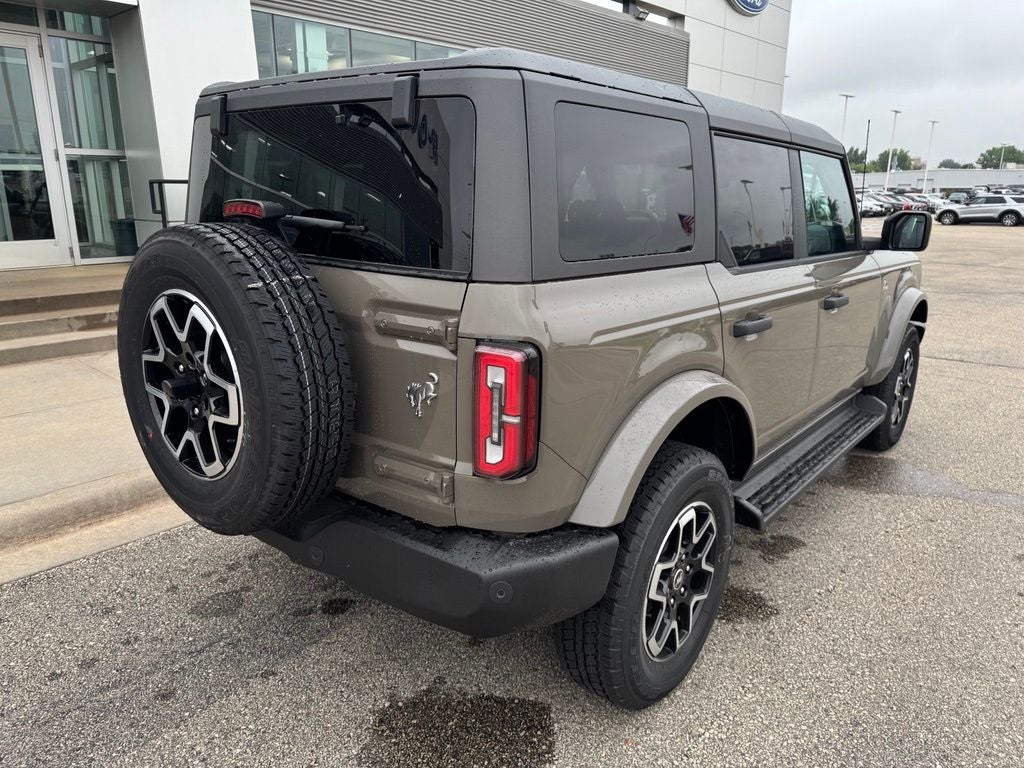 2026 Ford Bronco Outer Banks w/Heated Steering Wheel + Adaptive Cruise