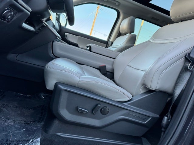 2025 Ford Expedition Max Active w/ Panoramic Moonroof + 8 Passenger Seating (2nd R