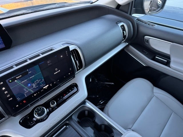 2025 Ford Expedition Max Active w/ Panoramic Moonroof + 8 Passenger Seating (2nd R