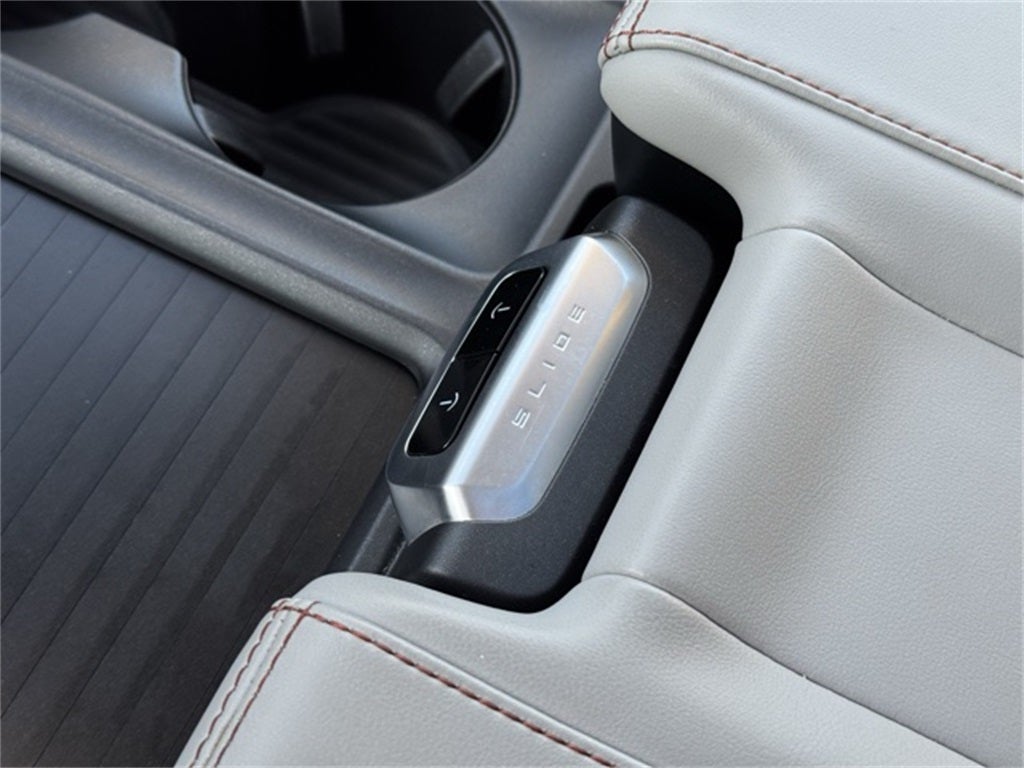 2025 Ford Expedition Max Active w/ Panoramic Moonroof + 8 Passenger Seating (2nd R