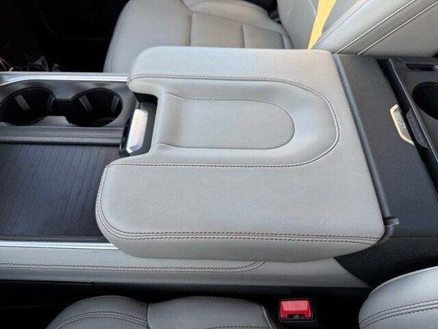 2025 Ford Expedition Max Active w/ Panoramic Moonroof + 8 Passenger Seating (2nd R