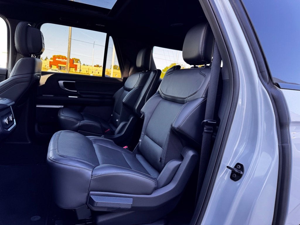 2026 Ford Expedition Max Platinum w/Stealth App Pkg