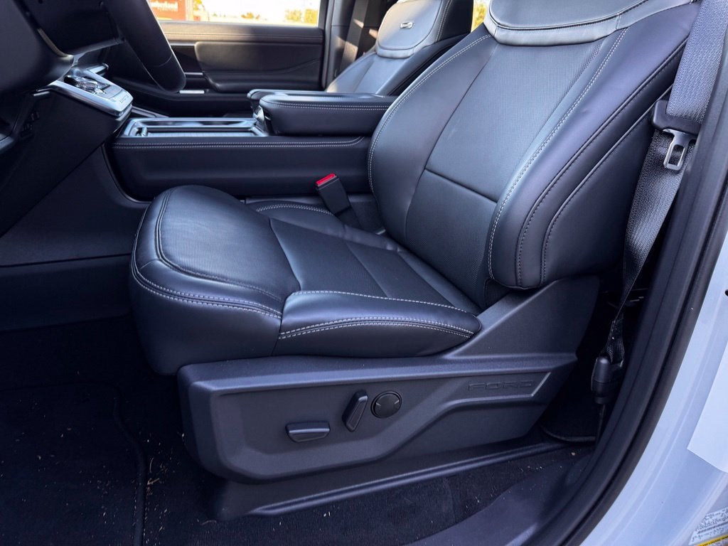 2026 Ford Expedition Max Platinum w/Stealth App Pkg