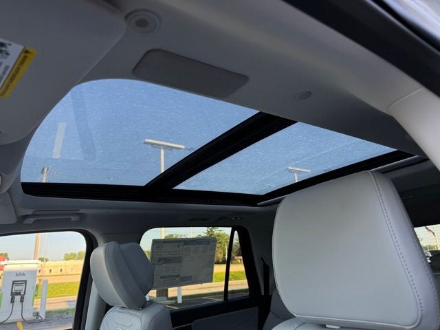 2027 Ford Expedition Max Platinum w/Ultimate Pkg + Panoramic Vista Roof