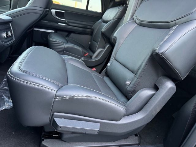 2027 Ford Expedition Max Platinum w/Permorance Pkg + Panoramic Vista Roof