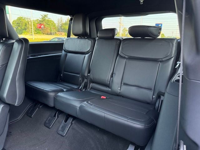 2027 Ford Expedition Max Platinum w/Permorance Pkg + Panoramic Vista Roof