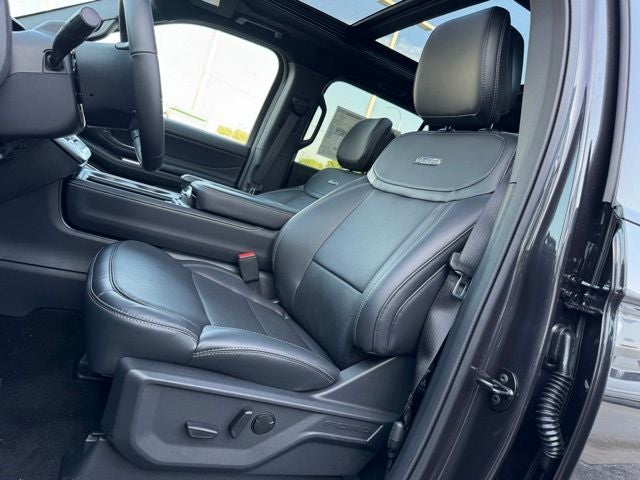 2027 Ford Expedition Max Platinum w/Permorance Pkg + Panoramic Vista Roof