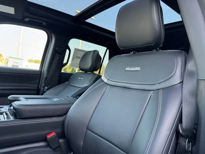 2027 Ford Expedition Max Platinum w/Permorance Pkg + Panoramic Vista Roof