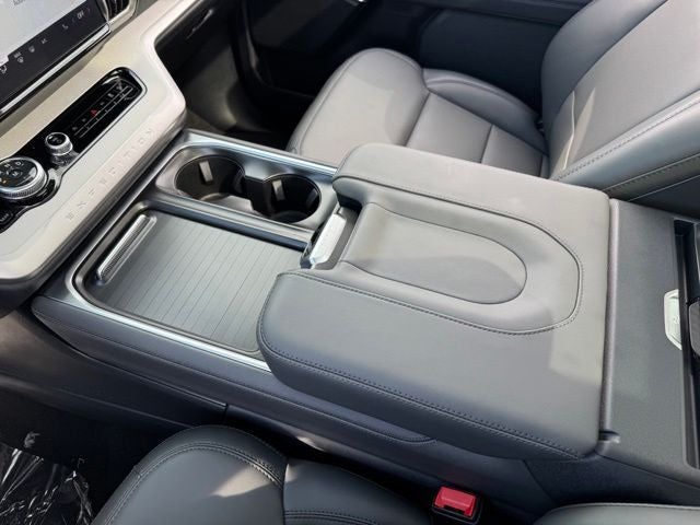 2026 Ford Expedition Active w/Panoramic Vista Roof