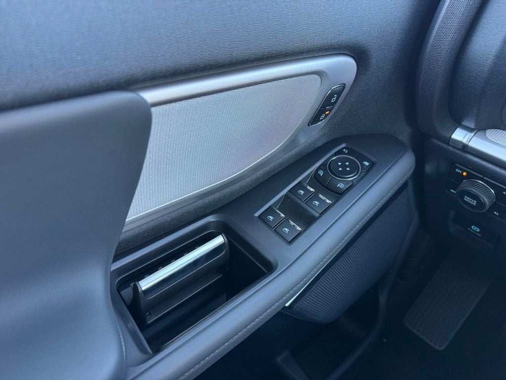 2026 Ford Expedition Active w/Panoramic Roof + 20" Wheels