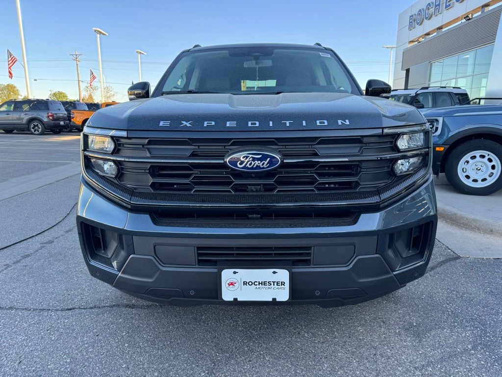 2026 Ford Expedition Active w/Panoramic Roof + 20" Wheels