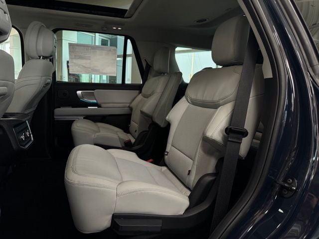 2027 Ford Expedition Platinum w/30th Anniversary Pkg