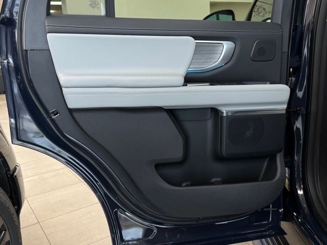 2027 Ford Expedition Platinum w/30th Anniversary Pkg