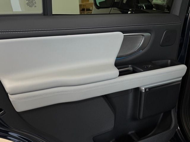 2027 Ford Expedition Platinum w/30th Anniversary Pkg
