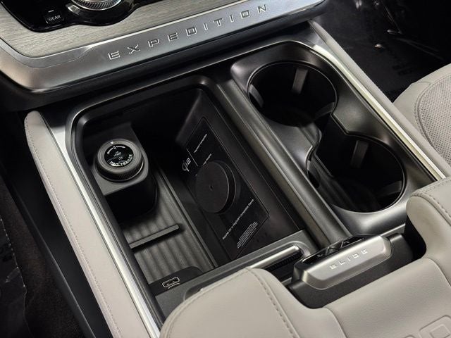 2027 Ford Expedition Platinum w/30th Anniversary Pkg