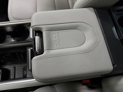 2027 Ford Expedition Platinum w/30th Anniversary Pkg