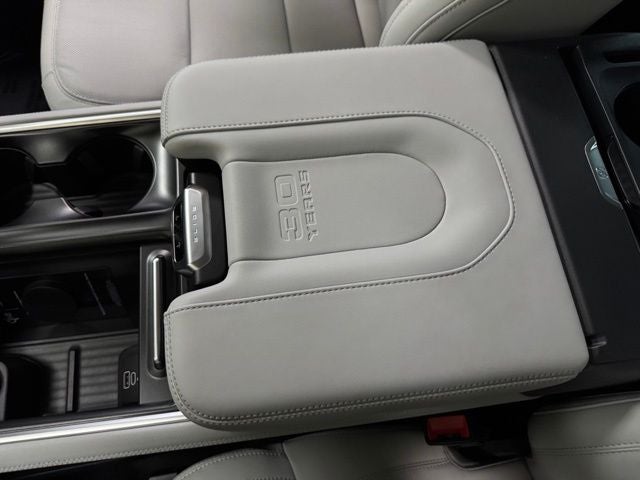 2027 Ford Expedition Platinum w/30th Anniversary Pkg