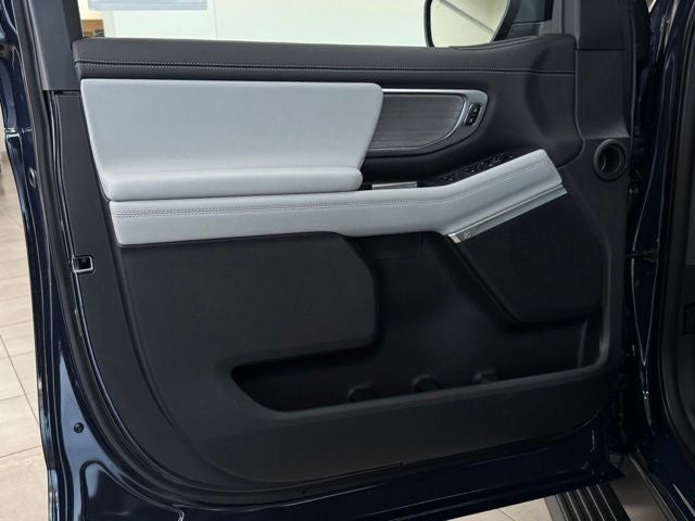 2027 Ford Expedition Platinum w/30th Anniversary Pkg