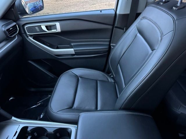 2023 Ford Explorer XLT w/ Twin Panel Moonroof + Trailer Tow Package