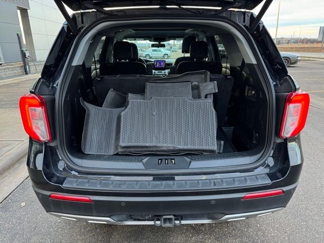 2023 Ford Explorer XLT w/ Twin Panel Moonroof + Trailer Tow Package