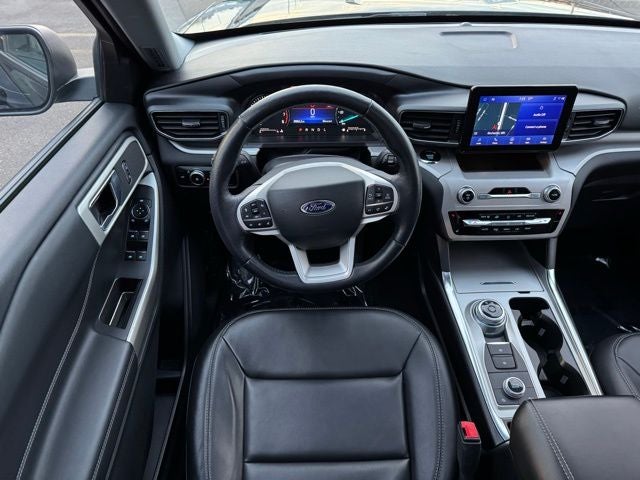 2023 Ford Explorer XLT w/ Twin Panel Moonroof + Trailer Tow Package