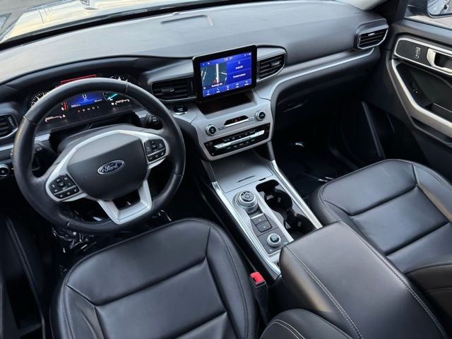 2023 Ford Explorer XLT w/ Twin Panel Moonroof + Trailer Tow Package