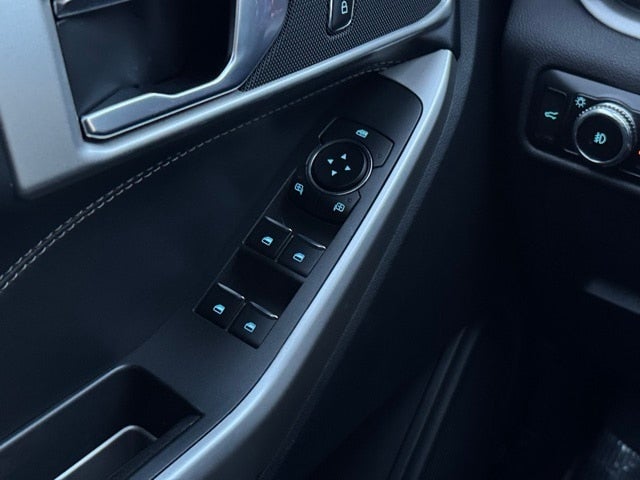 2023 Ford Explorer XLT w/ Twin Panel Moonroof + Trailer Tow Package