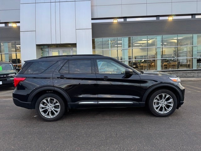 2023 Ford Explorer XLT w/ Twin Panel Moonroof + Trailer Tow Package