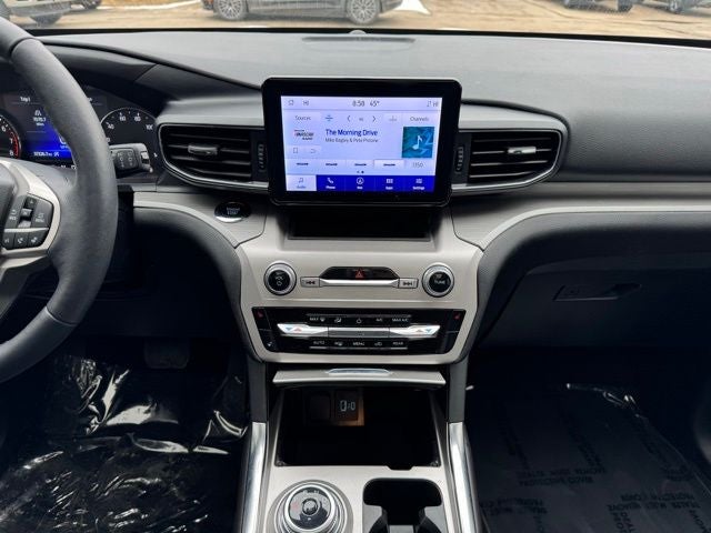 2023 Ford Explorer XLT w/ Twin Panel Moonroof + Tow Package