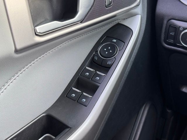 2023 Ford Explorer XLT w/ Twin Panel Moonroof + Tow Package