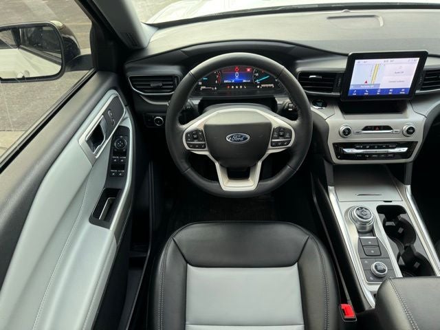 2023 Ford Explorer XLT w/ Twin Panel Moonroof + Tow Package