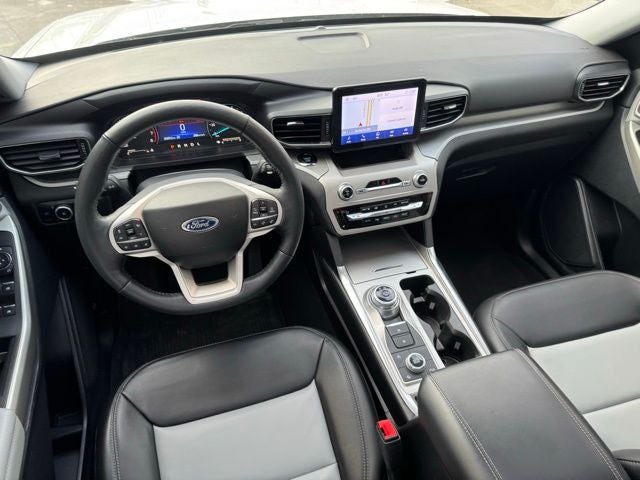 2023 Ford Explorer XLT w/ Twin Panel Moonroof + Tow Package