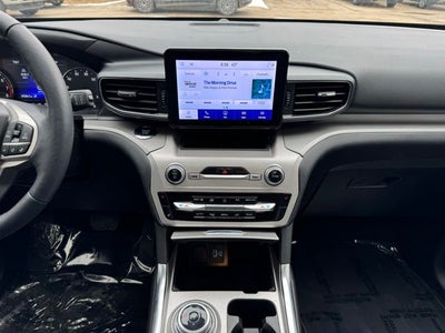 2023 Ford Explorer XLT w/ Twin Panel Moonroof + Tow Package