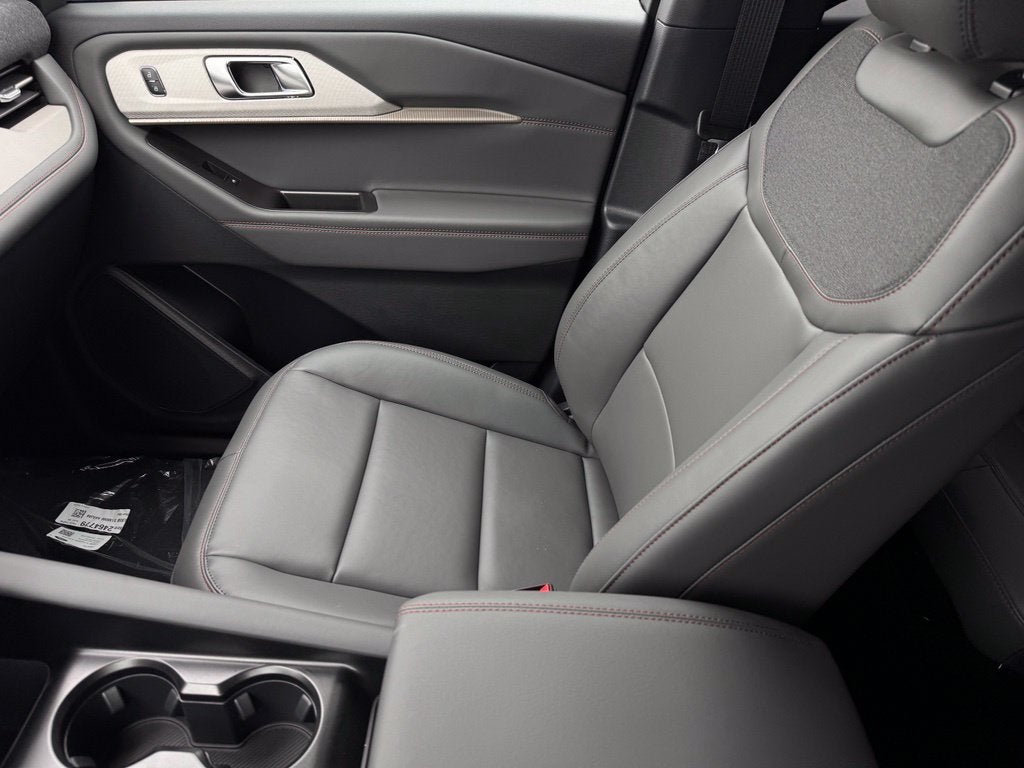 2027 Ford Explorer Active w/2nd Row Bench Seat