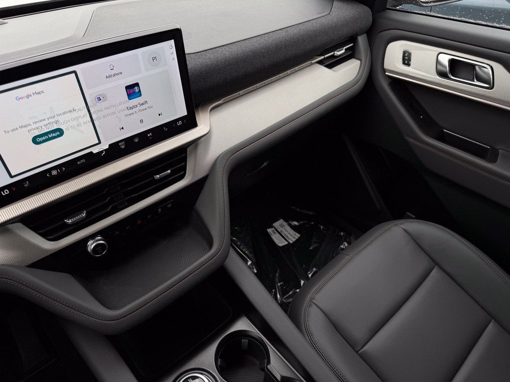 2027 Ford Explorer Active w/2nd Row Bench Seat