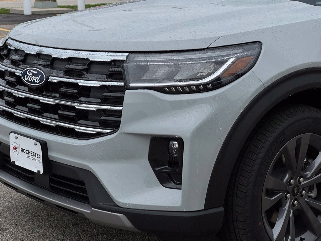 2027 Ford Explorer Active w/2nd Row Bench Seat