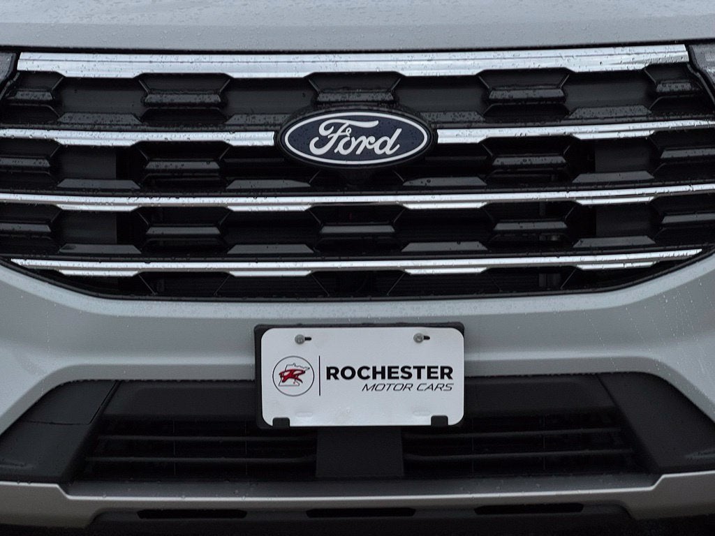 2027 Ford Explorer Active w/2nd Row Bench Seat